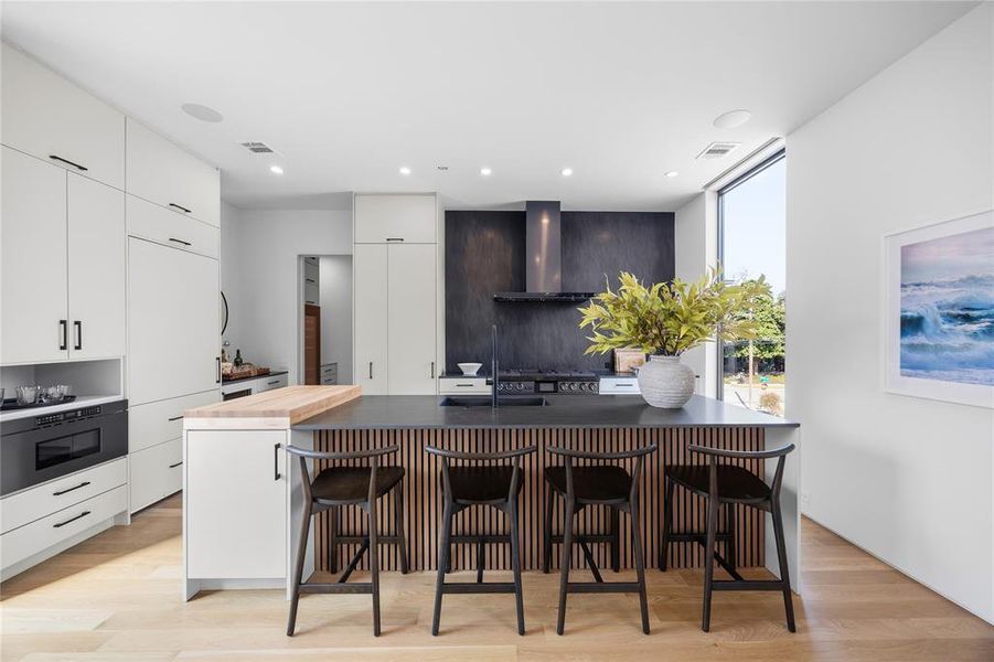 Furnished interior view inside a new home in , Dallas (Image 20).