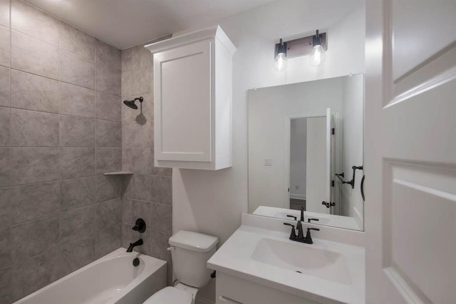 Furnished interior view inside a new home in Las Lomas, Forney (Image 5).