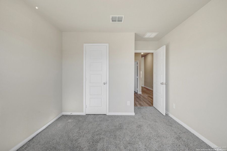 Spacious, unfurnished interior of a new home in Greenspoint Heights, Seguin (Image 24).