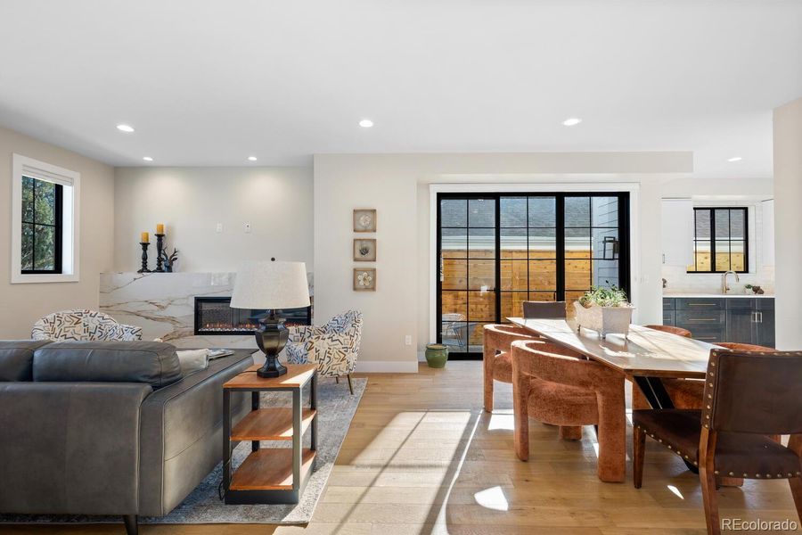 Seamless flow between the dining and livingroom Seamless flow between the dining and livingroom