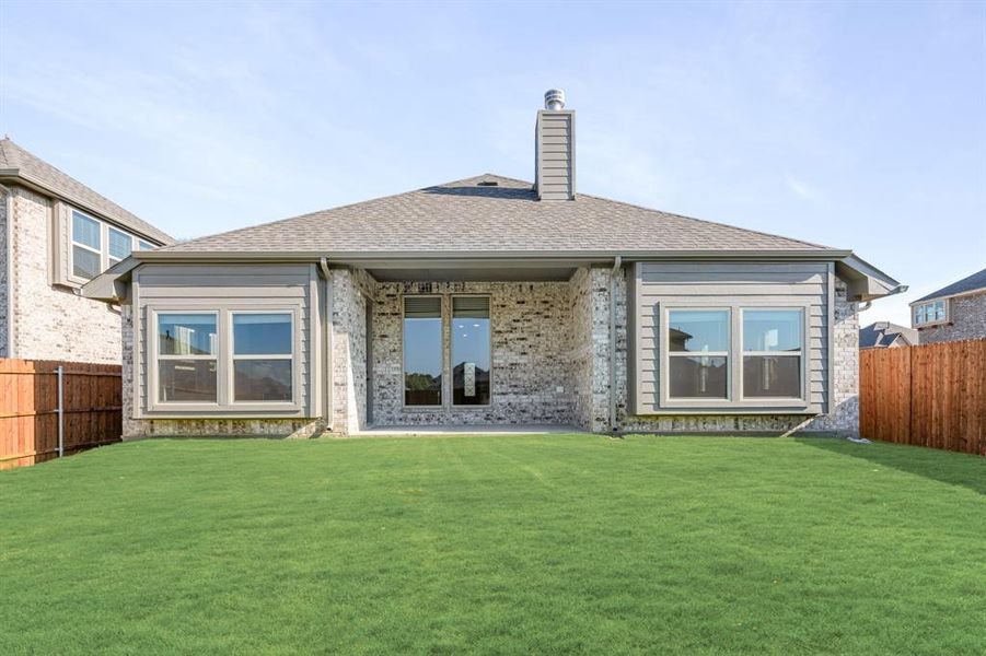 Exterior details and patio area of a home in Eagle Glen 50, Alvarado (Image 28).