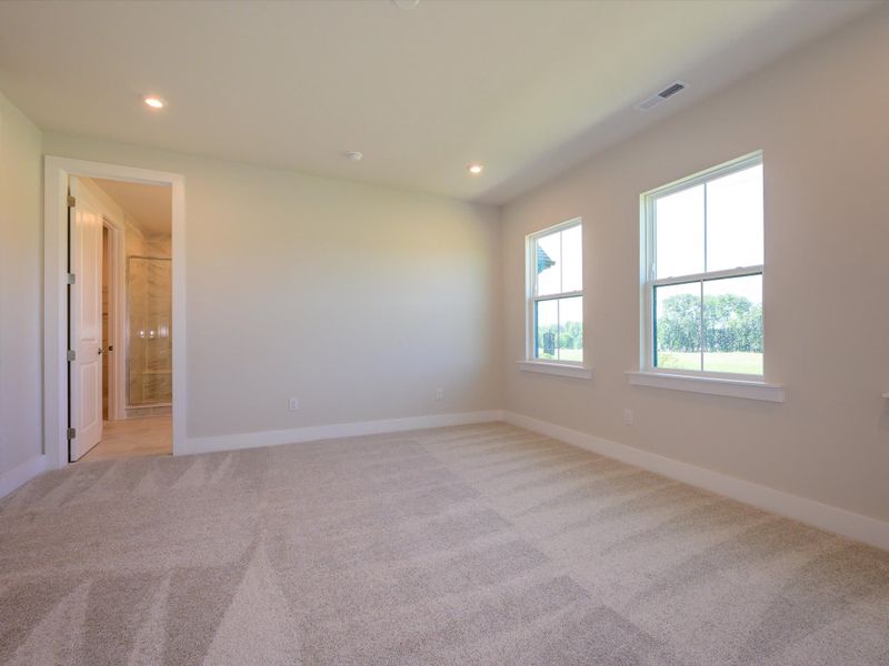 Spacious, unfurnished interior of a new home in Seven Oaks, Belmont (Image 21).