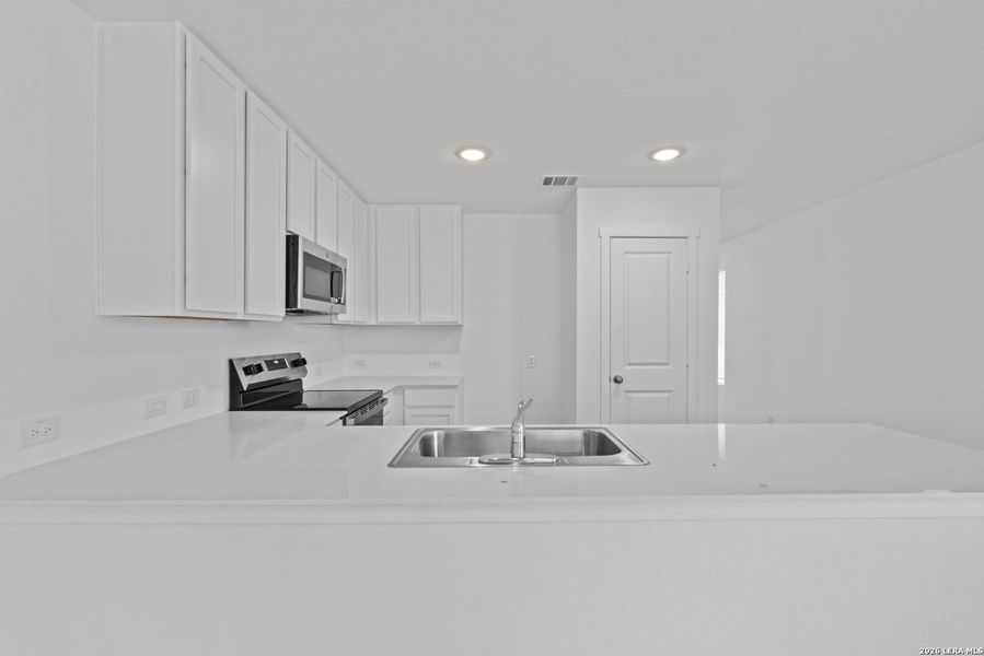 Furnished interior view inside a new home in Guadalupe Ridge, New Braunfels (Image 6).