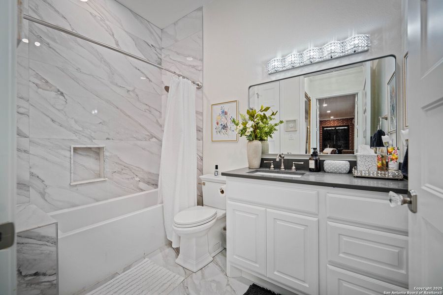 Furnished interior view inside a new home in , Kenedy (Image 11).