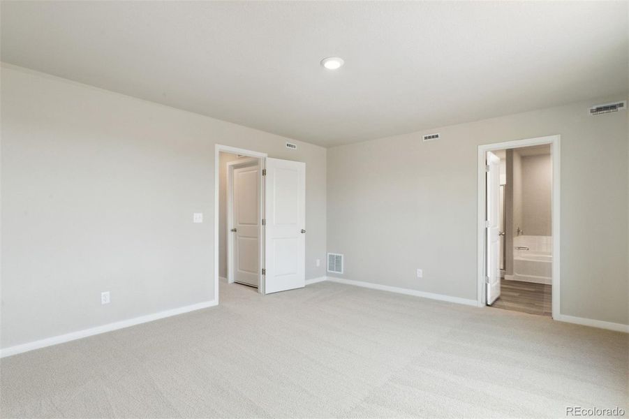 Spacious, unfurnished interior of a new home in , Severance (Image 15).