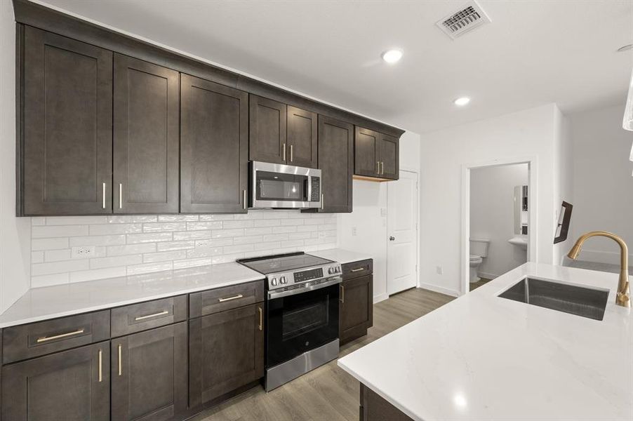 5704 Lakeview- Kitchen-4