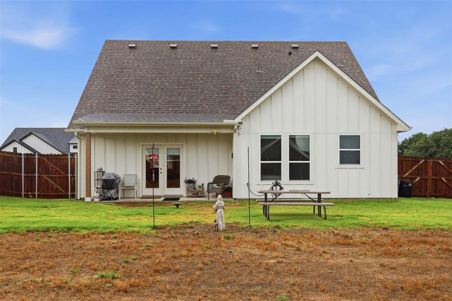 Exterior details and patio area of a home in , Tolar (Image 4).
