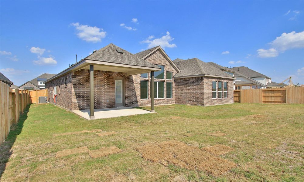 Exterior details and patio area of a home in Brookewater, Rosenberg (Image 2).