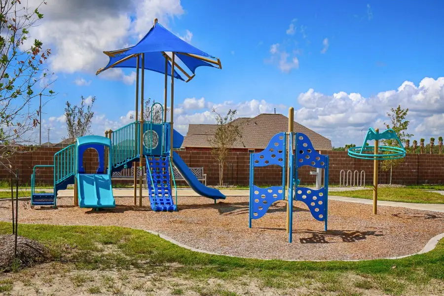 Community amenities in Lago Mar, Texas City (Image 10).