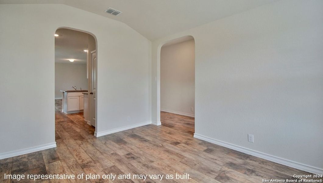 Spacious, unfurnished interior of a new home in Avenida, Converse (Image 9).