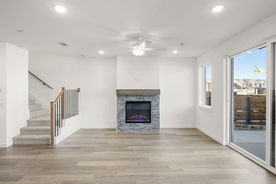 Spacious, unfurnished interior of a new home in Wildridge, Oak Point (Image 15).