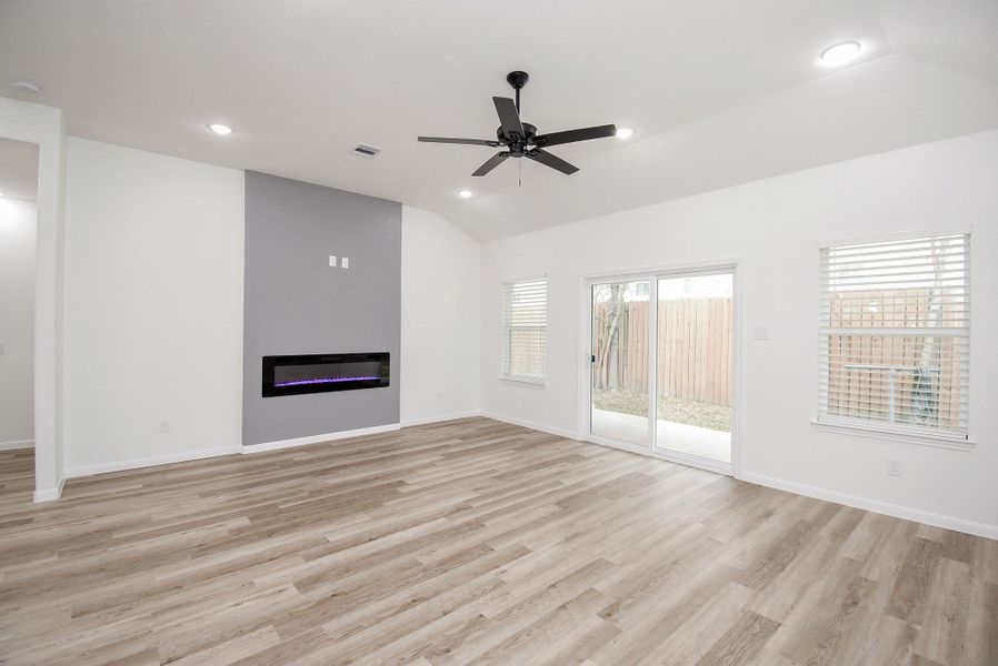 Spacious, unfurnished interior of a new home in , Houston (Image 39).