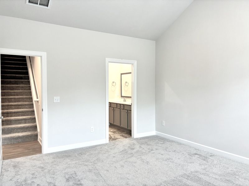 Spacious, unfurnished interior of a new home in Holly Ridge, Greenville (Image 14). Spacious, unfurnished interior of a new home in Holly Ridge, Greenville (Image 14).