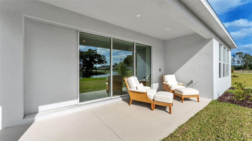 Exterior details and patio area of a home in Timber Ridge, Plant City (Image 26).