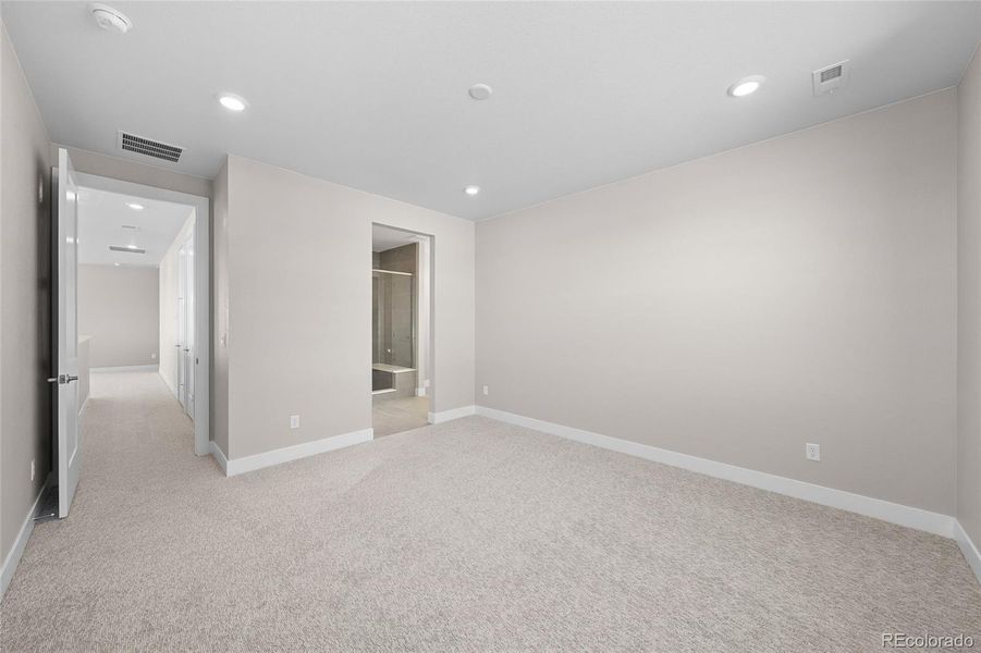 Spacious, unfurnished interior of a new home in , Littleton (Image 31).