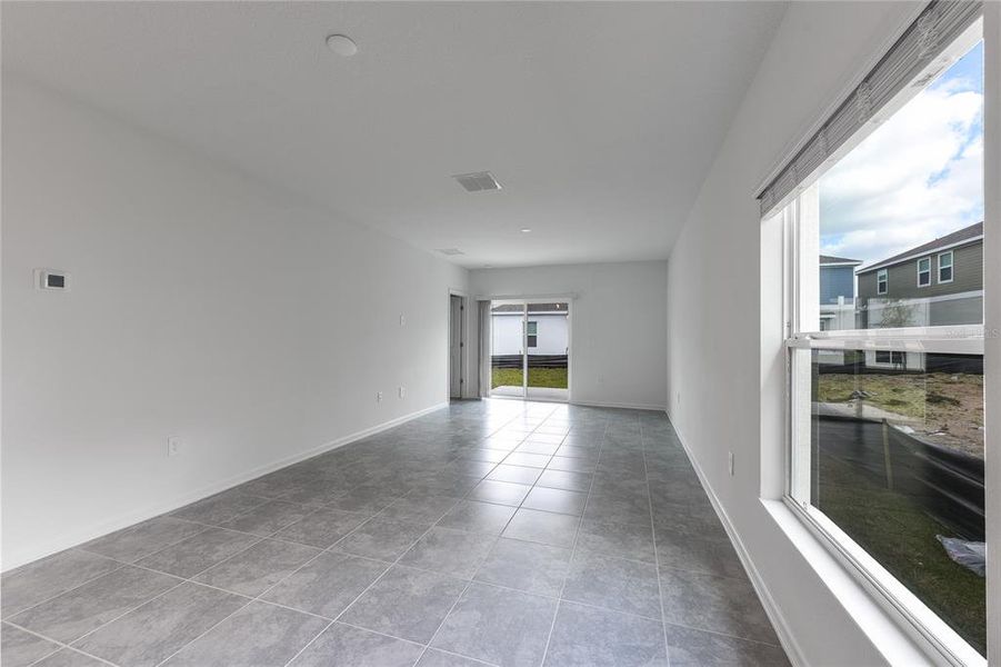 Spacious, unfurnished interior of a new home in , Davenport (Image 11).