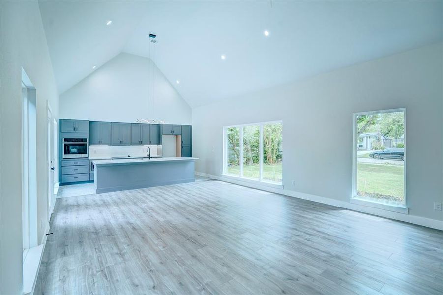 Spacious, unfurnished interior of a new home in , Dallas (Image 10).