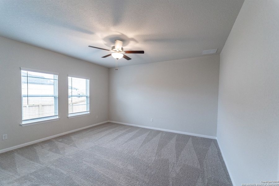 Spacious, unfurnished interior of a new home in Cloud Country, New Braunfels (Image 9).