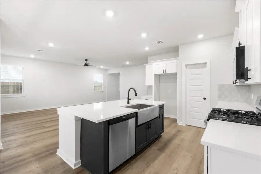 Furnished interior view inside a new home in Glendale Lakes, Rosharon (Image 6). Furnished interior view inside a new home in Glendale Lakes, Rosharon (Image 6).