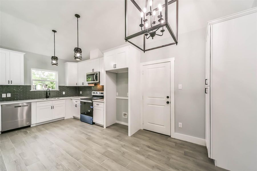 Furnished interior view inside a new home in , Conroe (Image 5).