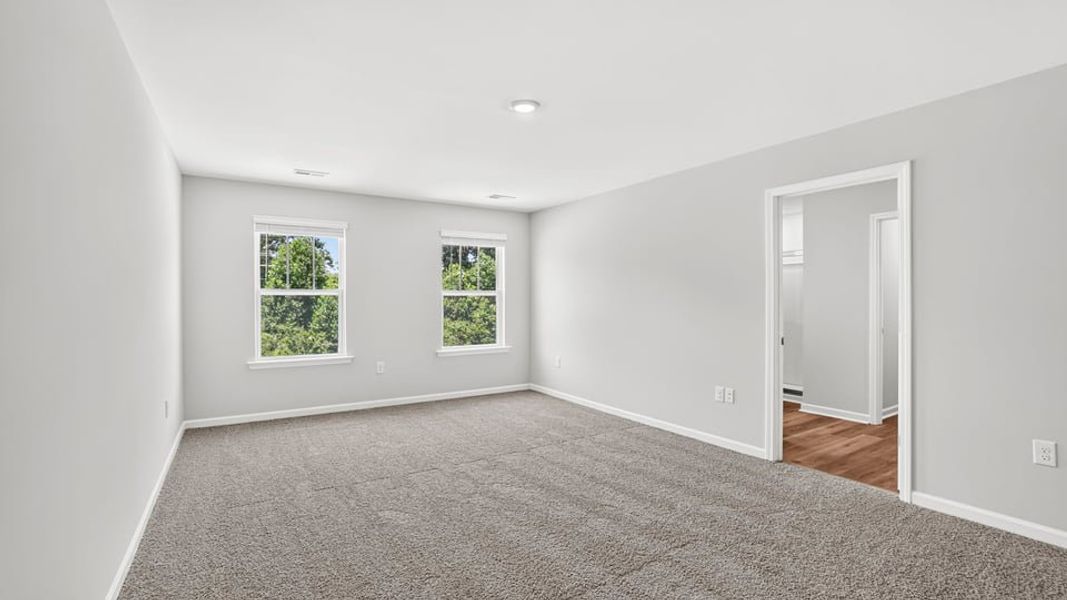 Spacious, unfurnished interior of a new home in Cascade Point, Seneca (Image 36).