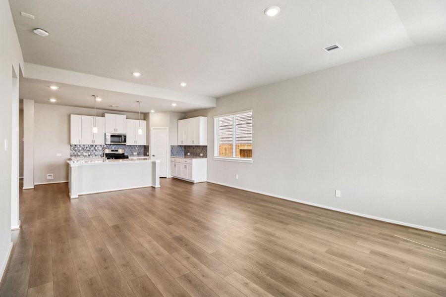Photo is not of the actual home, but is an inspirational photo of builder’s model home and may depict options, furnishings, and/or decorator features that are not included. Photo is not of the actual home, but is an inspirational photo of builder’s model home and may depict options, furnishings, and/or decorator features that are not included.