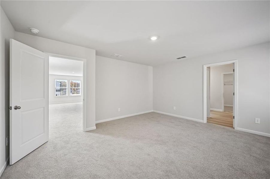 Spacious, unfurnished interior of a new home in Creekside at Oxford Park, Fairburn (Image 25).