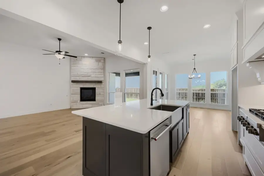 501 Splitrock - Kitchen
