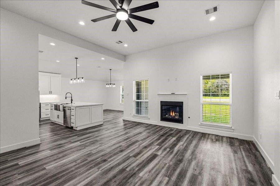 Spacious, unfurnished interior of a new home in , Santa Fe (Image 28). Spacious, unfurnished interior of a new home in , Santa Fe (Image 28).