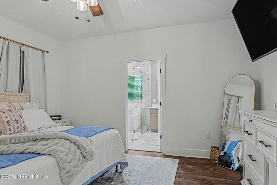 Furnished interior view inside a new home in , Callahan (Image 45).