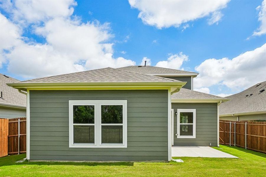 Exterior details and patio area of a home in Ambergrove, Royse City (Image 21).