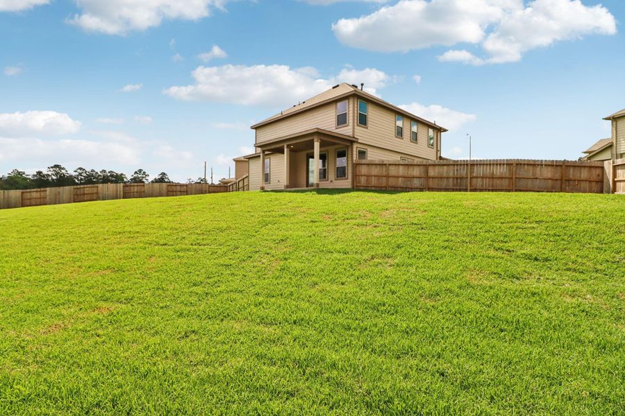 Additional view of this spacious back yard, fully fenced.