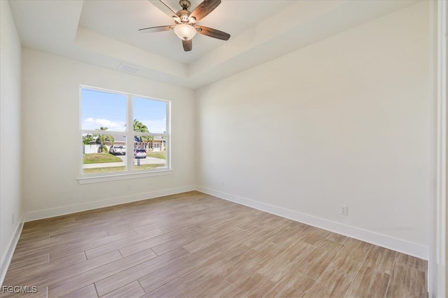 Spacious, unfurnished interior of a new home in Cape Coral, Cape Coral (Image 34).