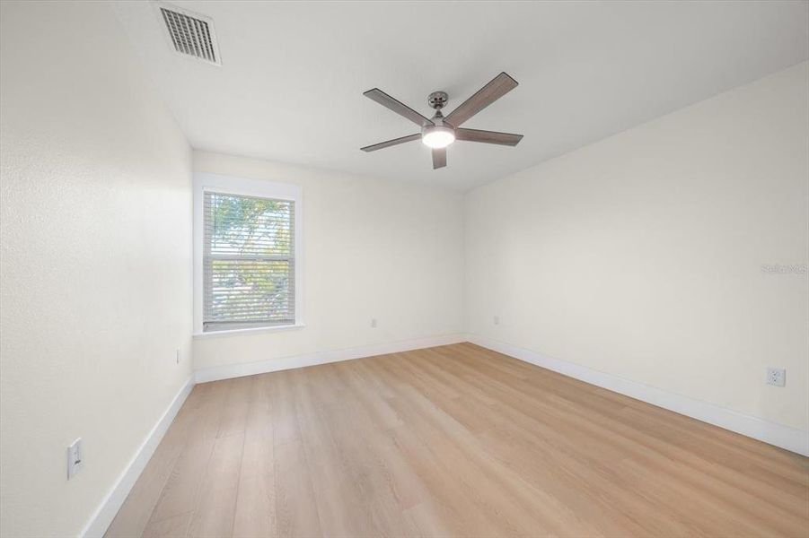 Spacious, unfurnished interior of a new home in , Largo (Image 47).