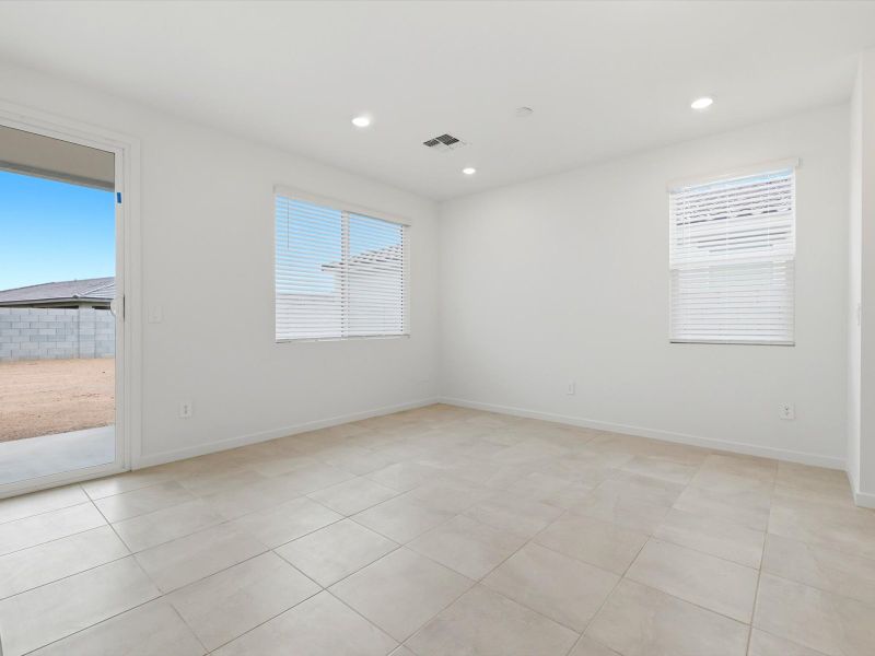 Spacious, unfurnished interior of a new home in Rancho Mirage Estate Series, Maricopa (Image 10).