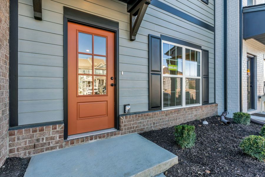 Exterior details and patio area of a home in Oxford Station, Gallatin (Image 4).
