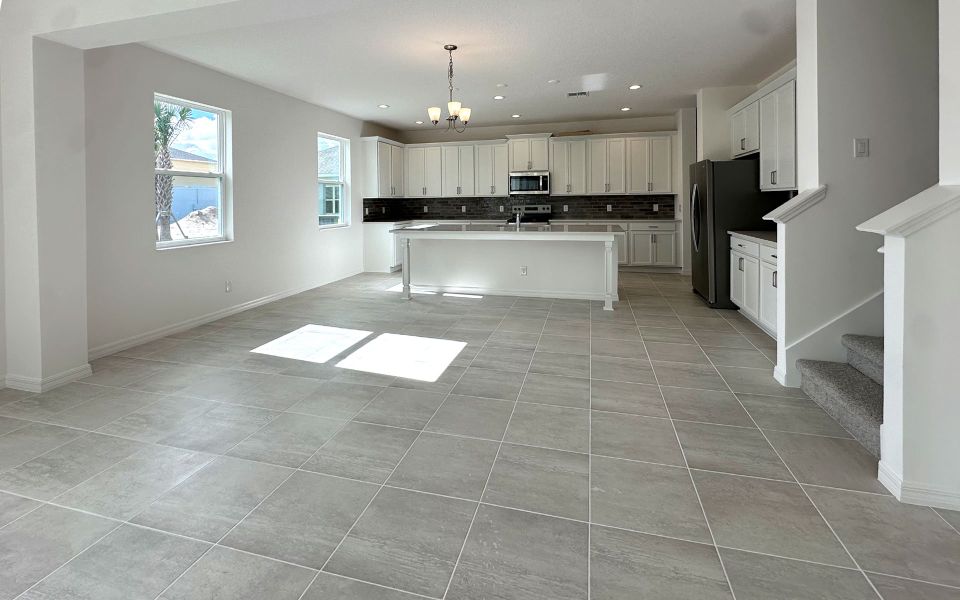 Spacious, unfurnished interior of a new home in Trinity Gardens, Deland (Image 8).