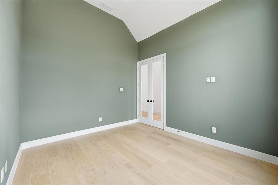 Spacious, unfurnished interior of a new home in Sandbrock Ranch, Krugerville (Image 18).