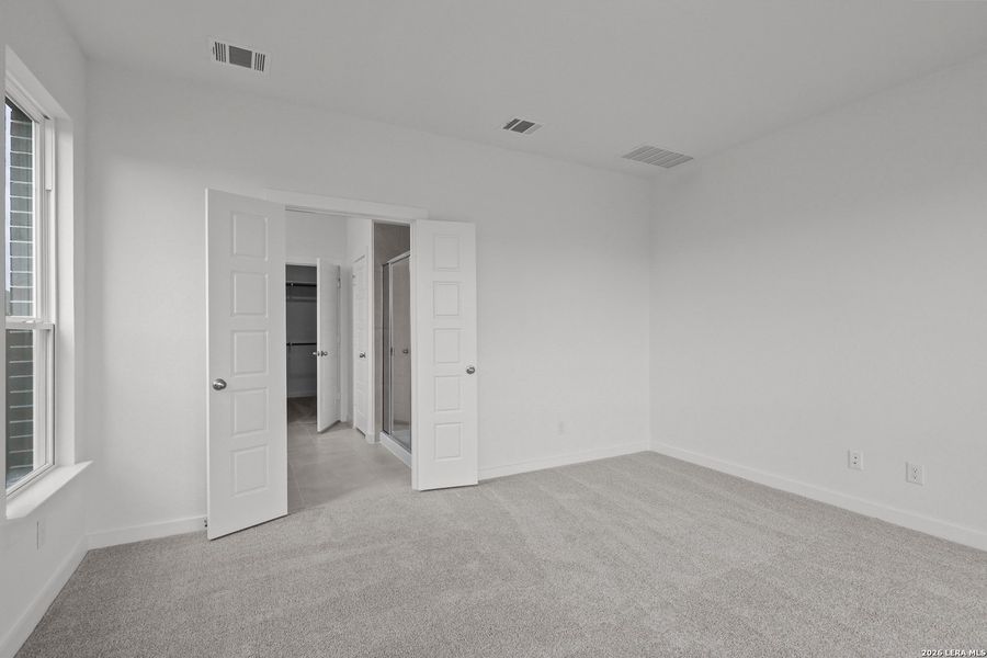 Spacious, unfurnished interior of a new home in Sunflower Ridge, New Braunfels (Image 39).