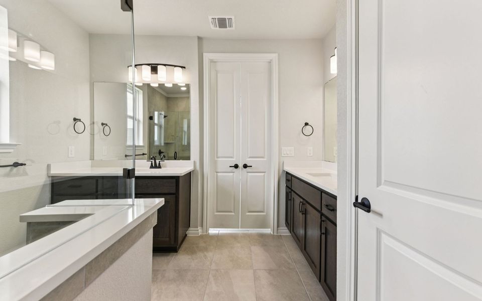 Furnished interior view inside a new home in Kissing Tree, San Marcos (Image 3).