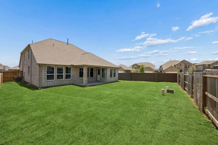 Exterior details and patio area of a home in Brookewater, Rosenberg (Image 3).