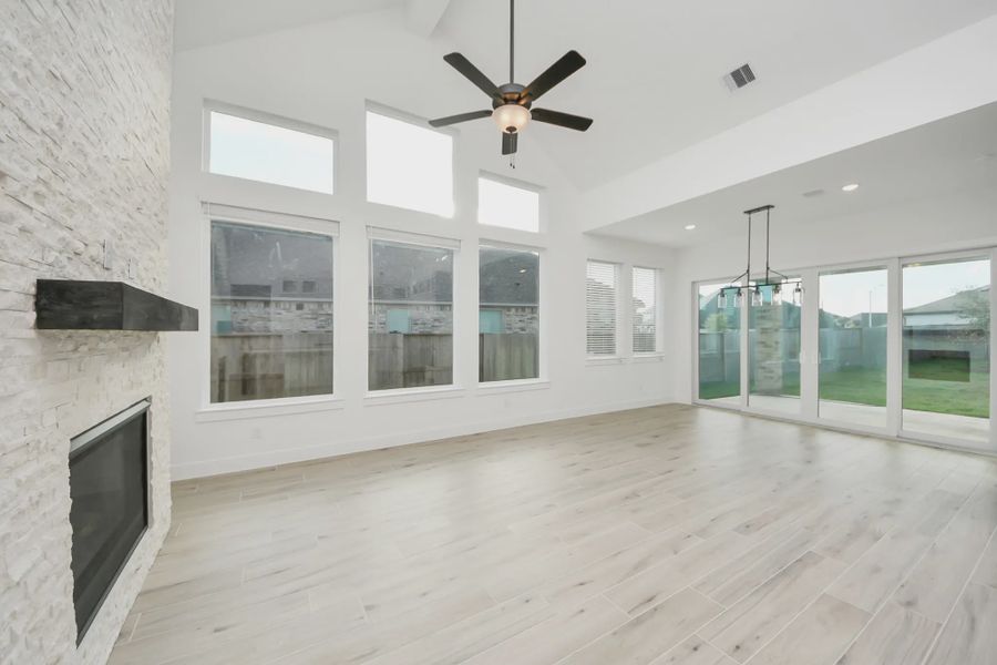 Representative unfurnished interior of a home built from the PT Bonneville by Chesmar Homes in Meridiana 50's and 60's, Manvel (Image 16).