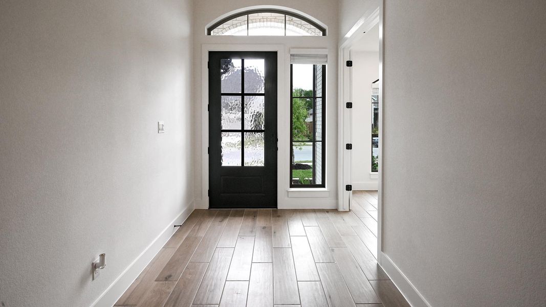 Spacious, unfurnished interior of a new home in 6 Creeks, Kyle (Image 15).