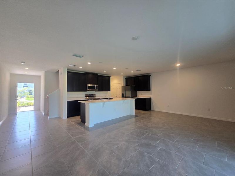 Spacious, unfurnished interior of a new home in , St. Cloud (Image 7).