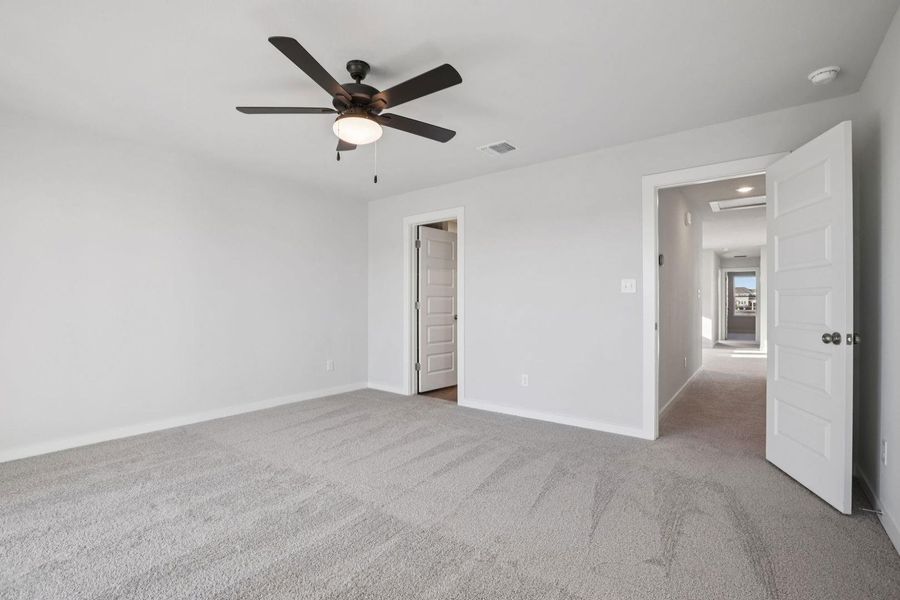 Spacious, unfurnished interior of a new home in Avery Centre, Round Rock (Image 15).