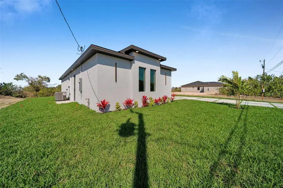 Exterior details and patio area of a home in , Cape Coral (Image 30). Exterior details and patio area of a home in , Cape Coral (Image 30).