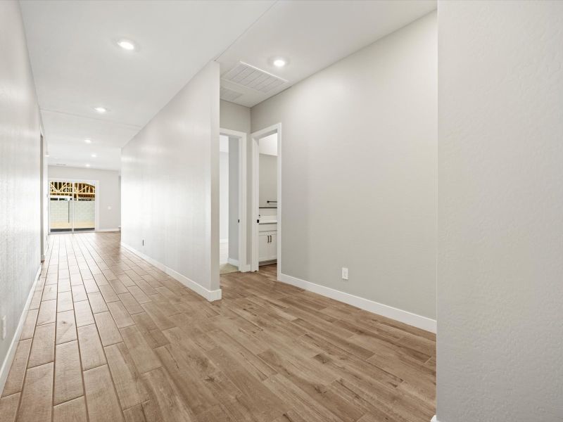Spacious, unfurnished interior of a new home in Legacy Place, Glendale (Image 10).