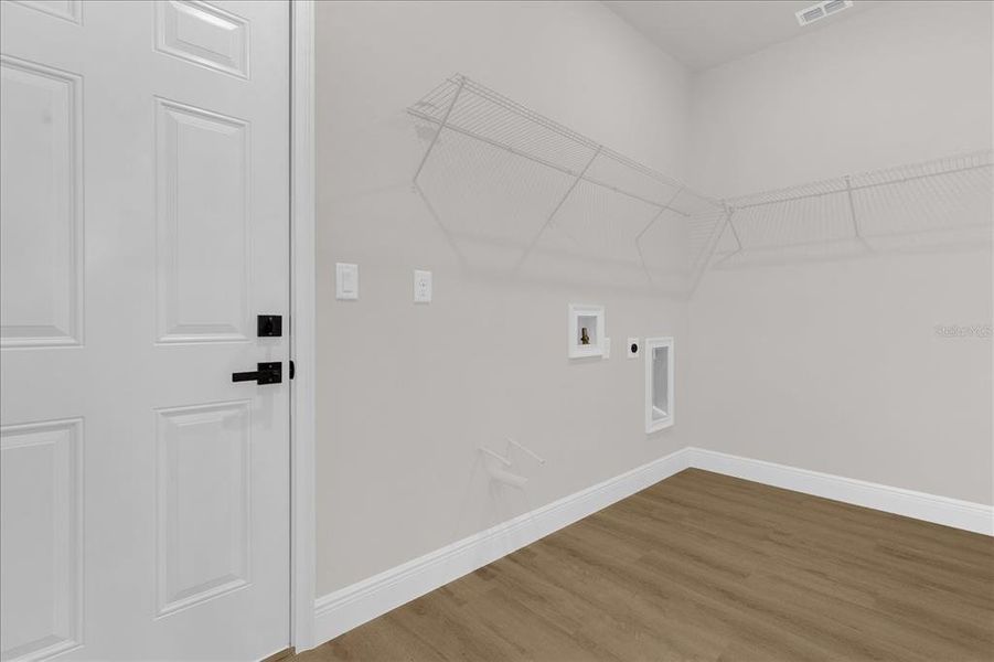 Spacious, unfurnished interior of a new home in , Homosassa (Image 23).