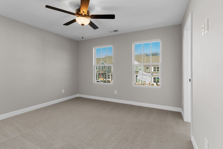 Spacious, unfurnished interior of a new home in Oxford Station, Gallatin (Image 19).