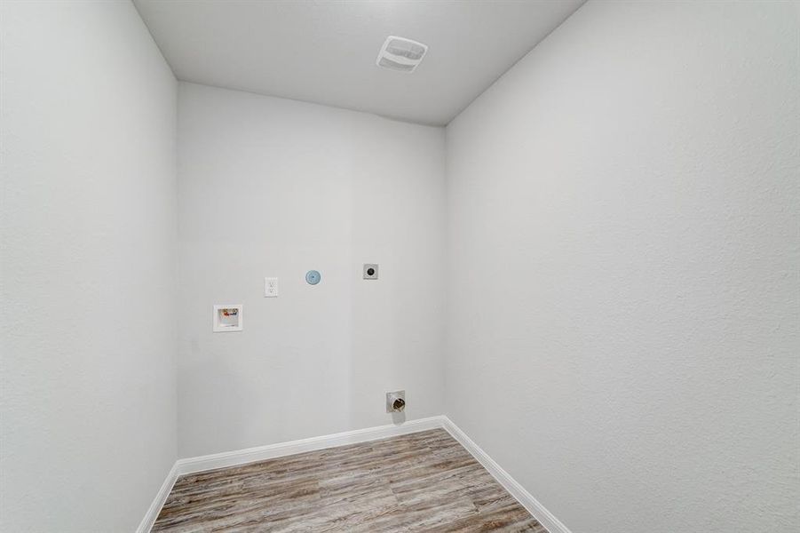 Spacious, unfurnished interior of a new home in Victory Estates, Mabank (Image 22).